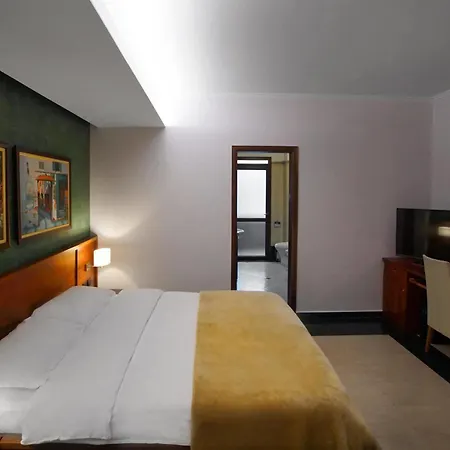 Nov Hotel 4*